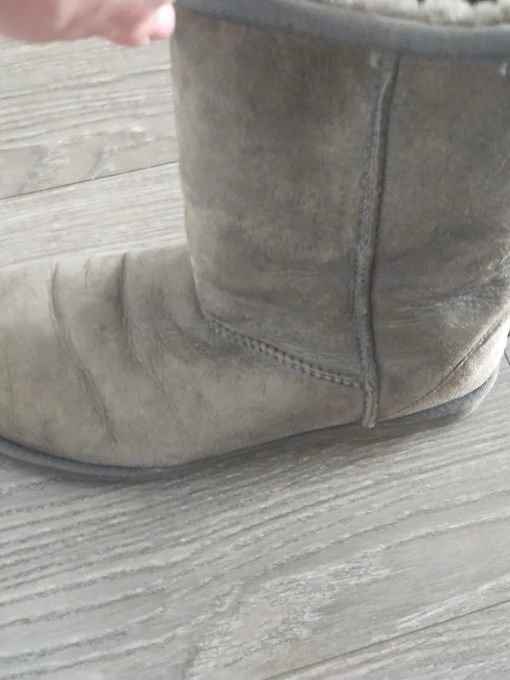UGG Classic Short Shearling Boots in Gray Taupe Size 9